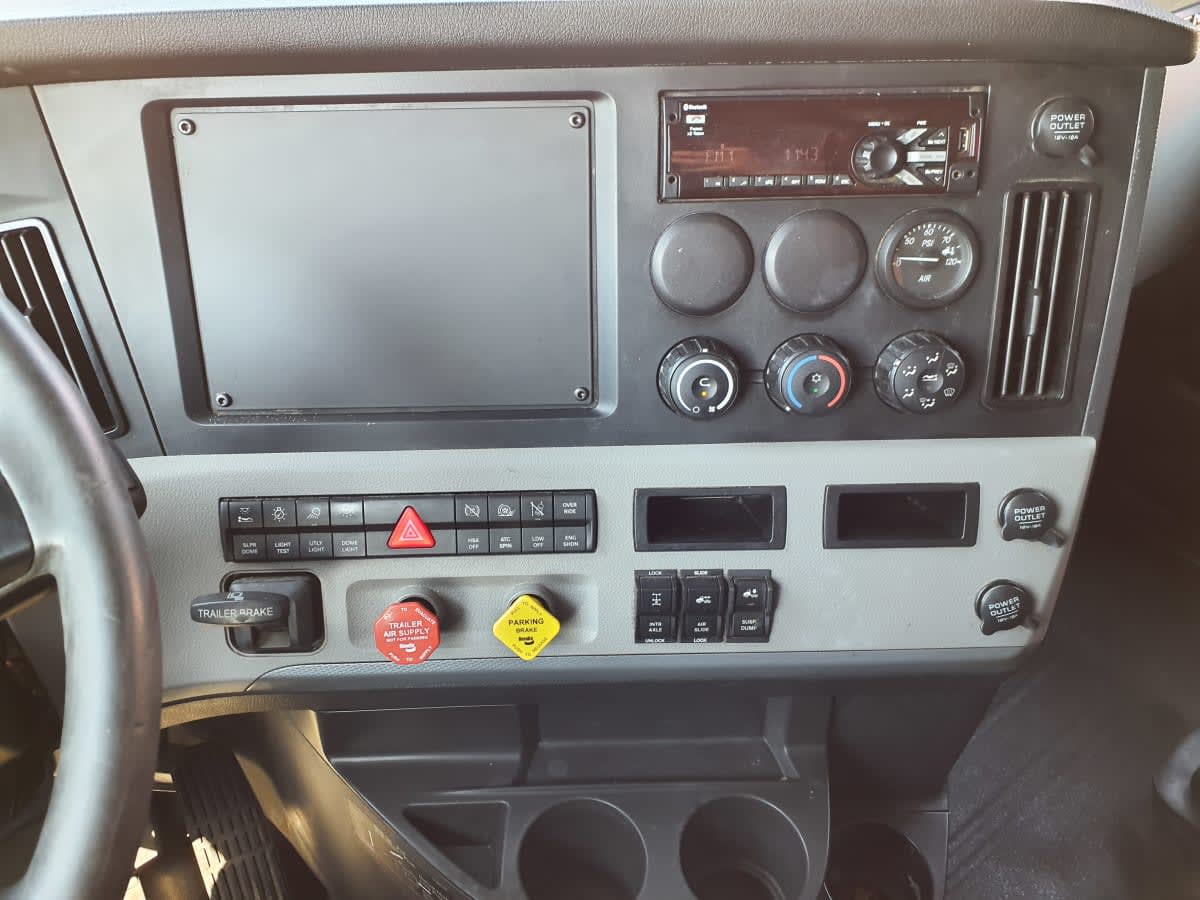 2020 Freightliner Cascadia in Clarksville, IN — photo 18