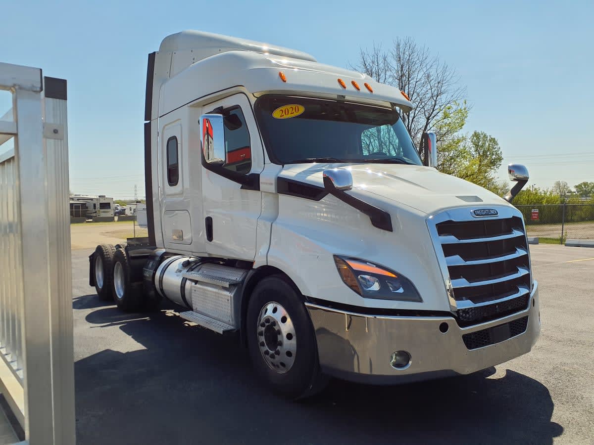 2020 Freightliner Cascadia in Clarksville, IN — photo 3