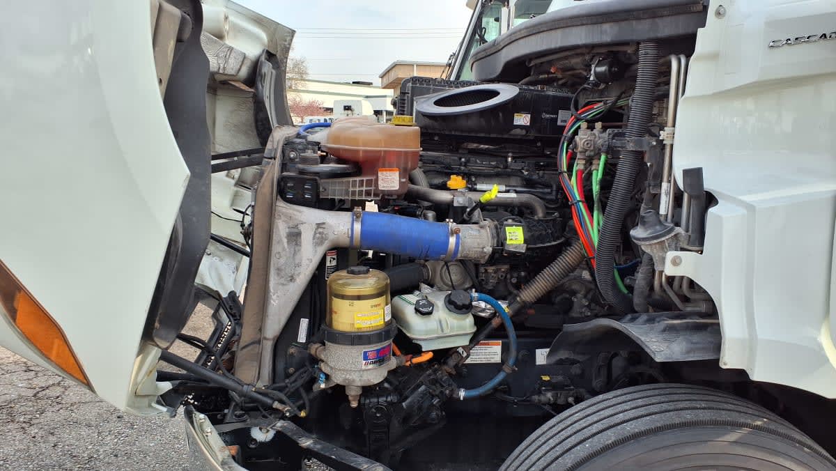 2020 Freightliner Cascadia in West Chester, OH — photo 9