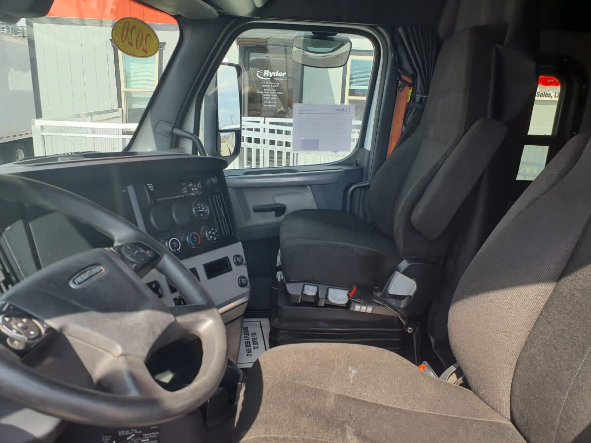 2020 Freightliner Cascadia in Clarksville, IN — photo 7