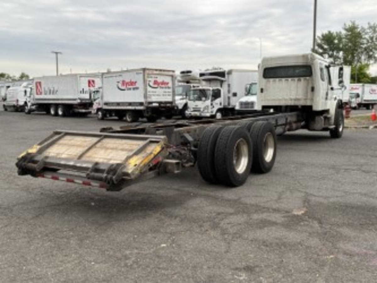 2021 Freightliner M2 106 in Newark, NJ — photo 4