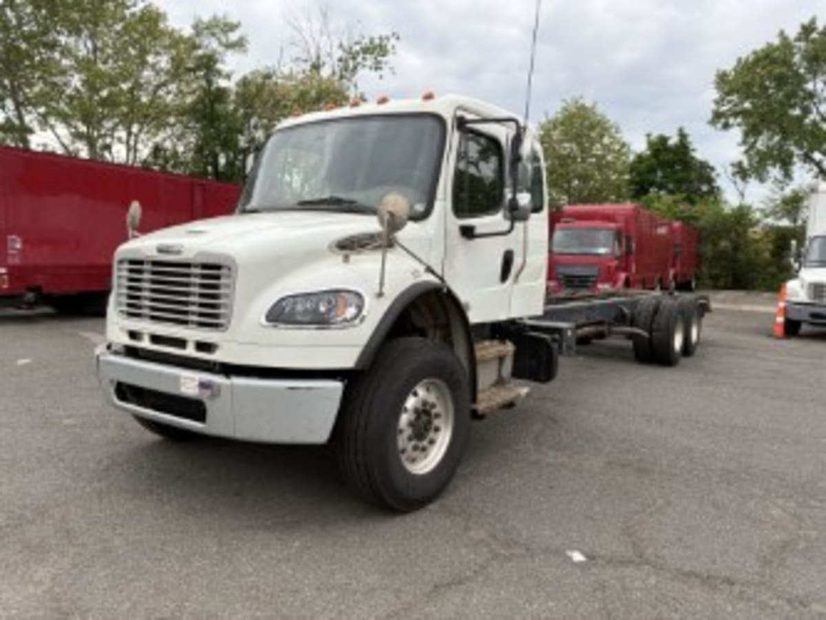2021 Freightliner M2 106
