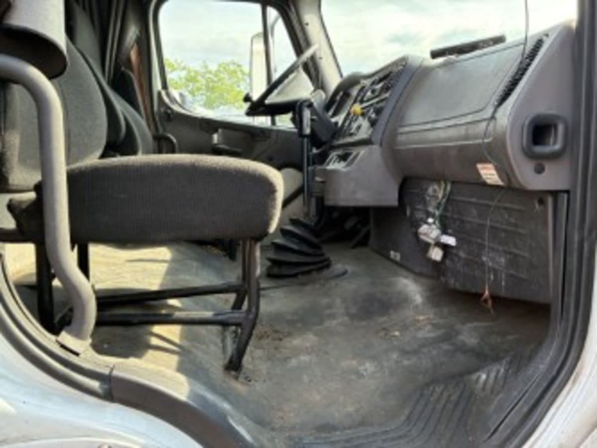 2021 Freightliner M2 106 in Newark, NJ — photo 8