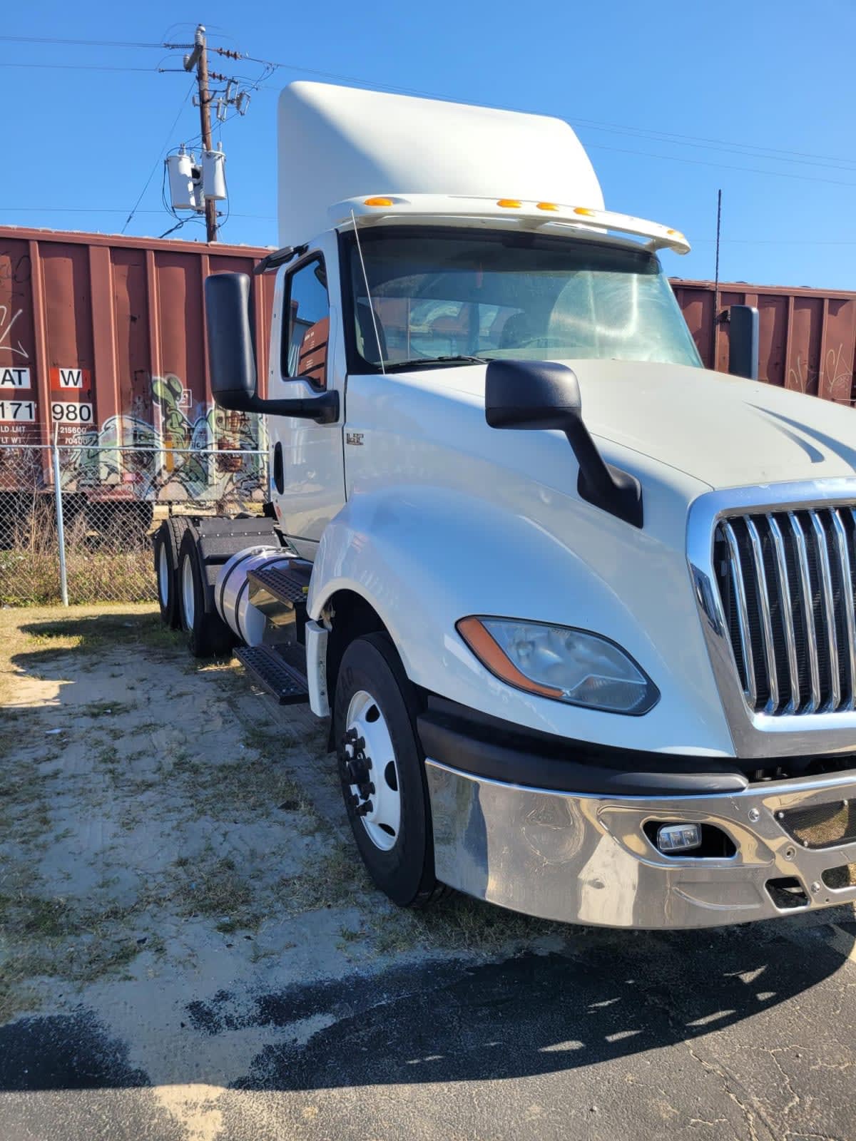 2020 International LT in Jacksonville, FL — photo 3