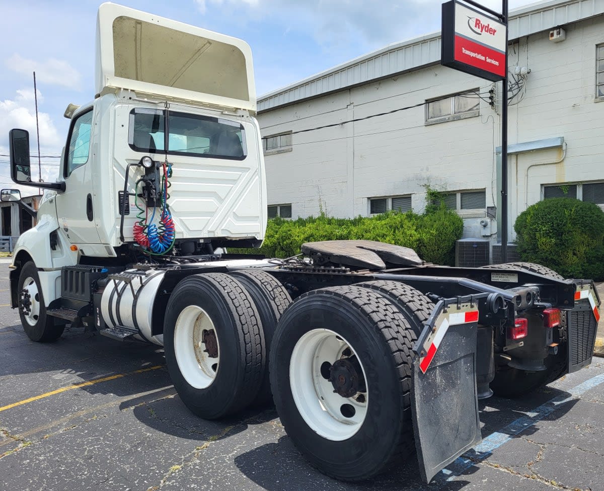 2020 International LT in Jacksonville, FL — photo 4