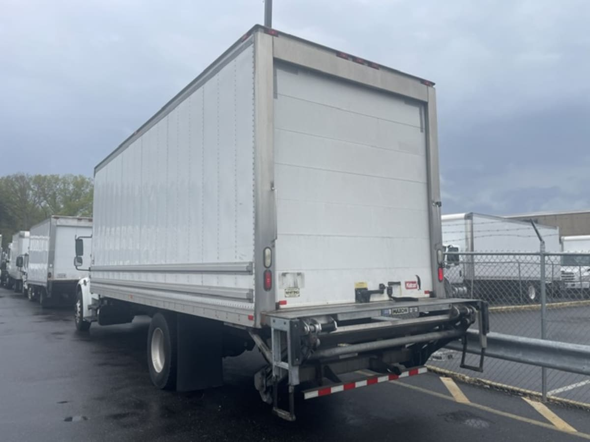 2020 Freightliner M2 106 in Farmingdale, NY — photo 6