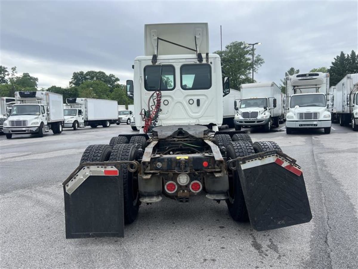 2020 Freightliner Cascadia in Beltsville, MD — photo 5