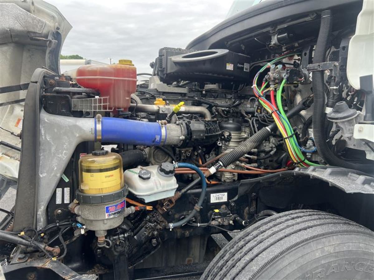2020 Freightliner Cascadia in Beltsville, MD — photo 8