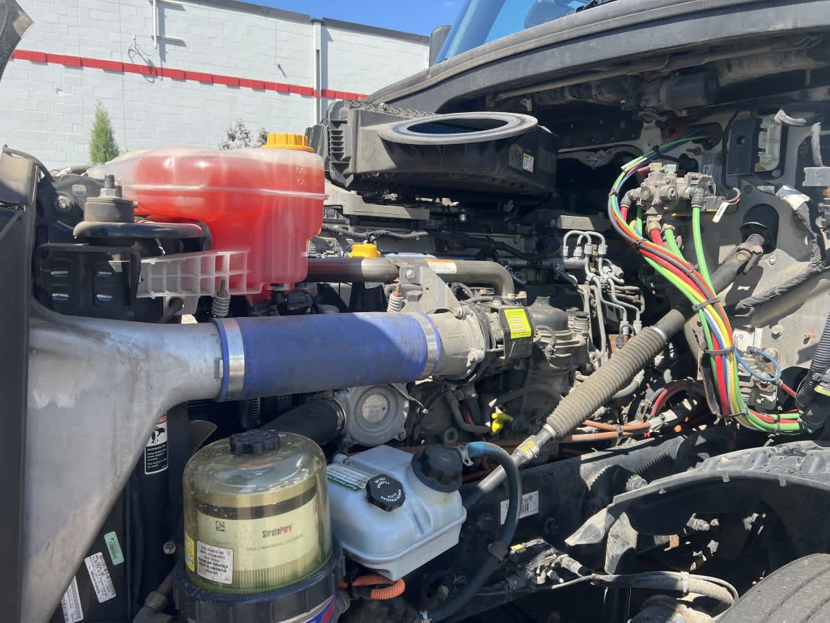 2020 Freightliner Cascadia in Minneapolis, MN — photo 8
