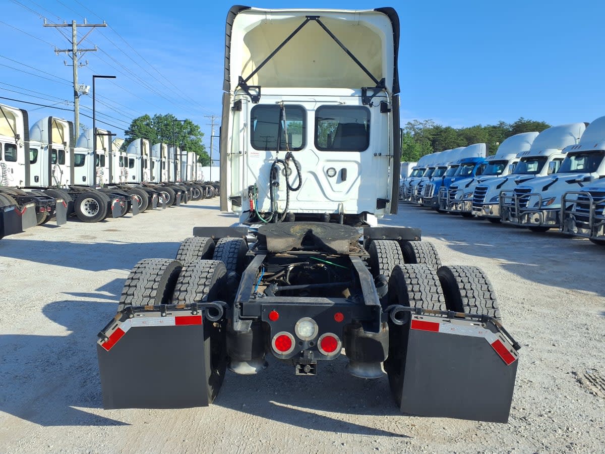 2020 Freightliner Cascadia in Greenville, SC — photo 5