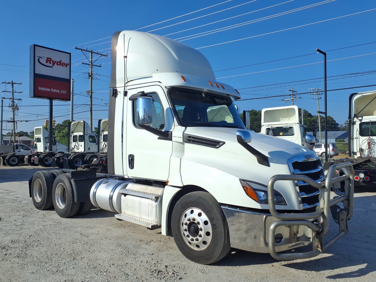 2020 Freightliner Cascadia in Greenville, SC — photo 3