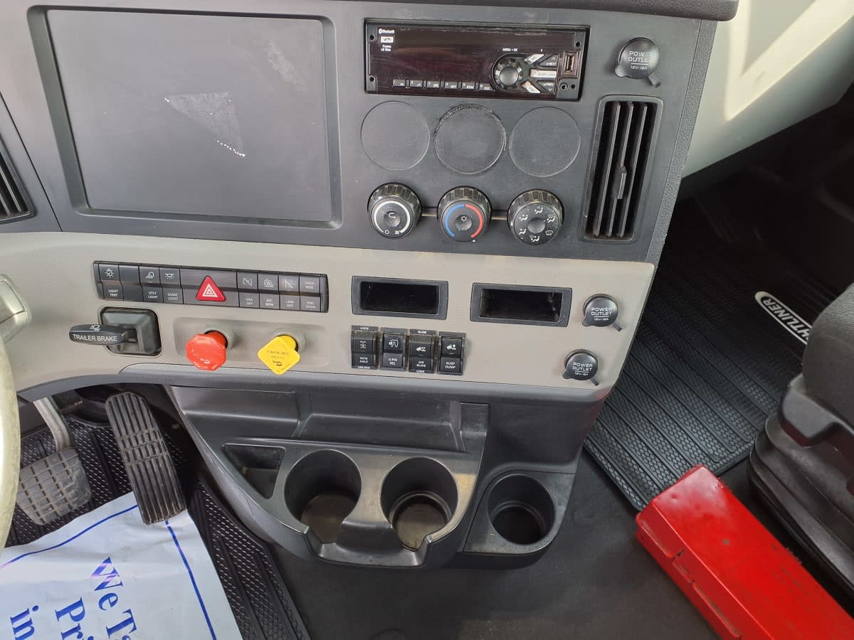 2020 Freightliner Cascadia in Greenville, SC — photo 12