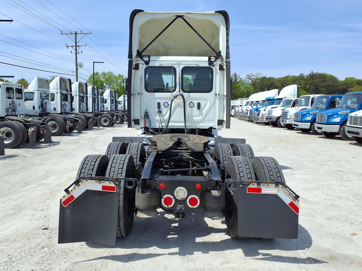 2020 Freightliner Cascadia in Greenville, SC — photo 5