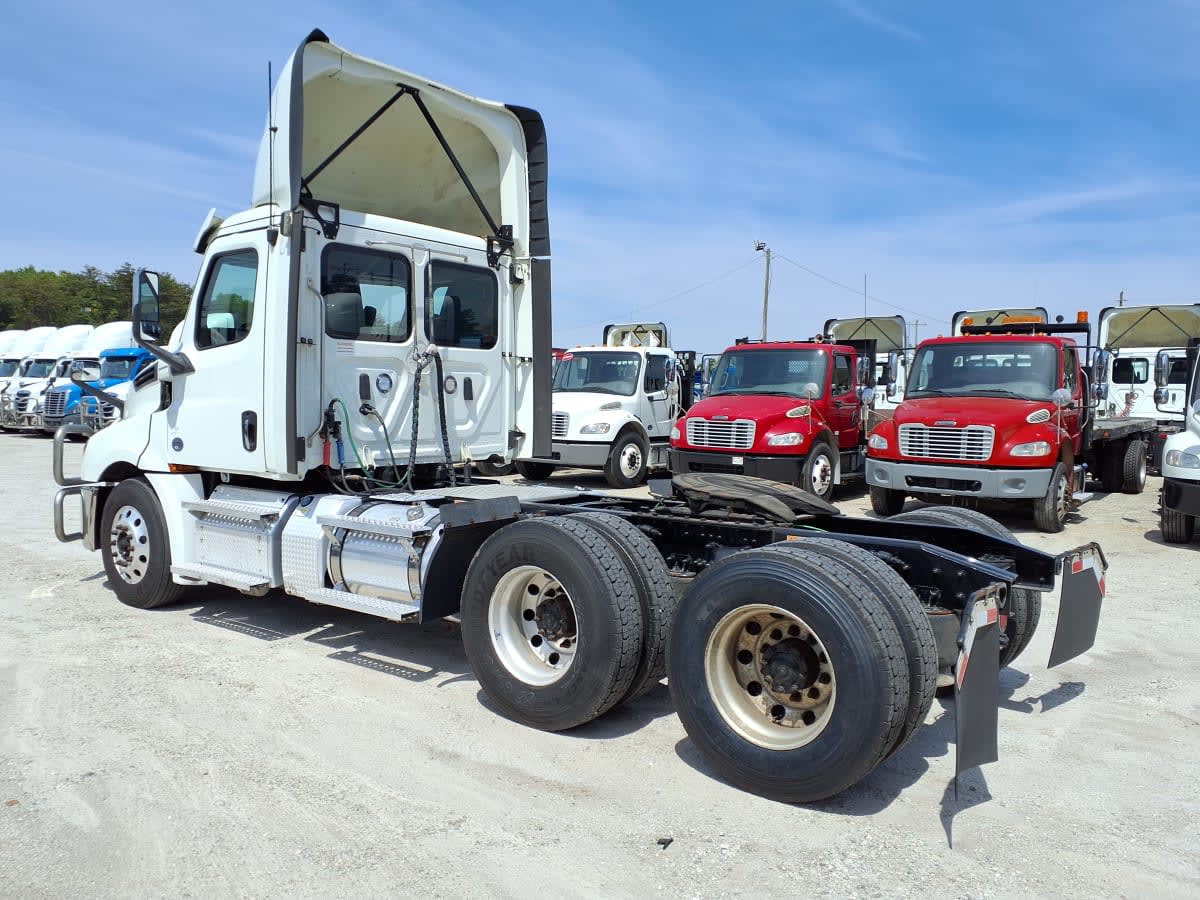 2020 Freightliner Cascadia in Greenville, SC — photo 6