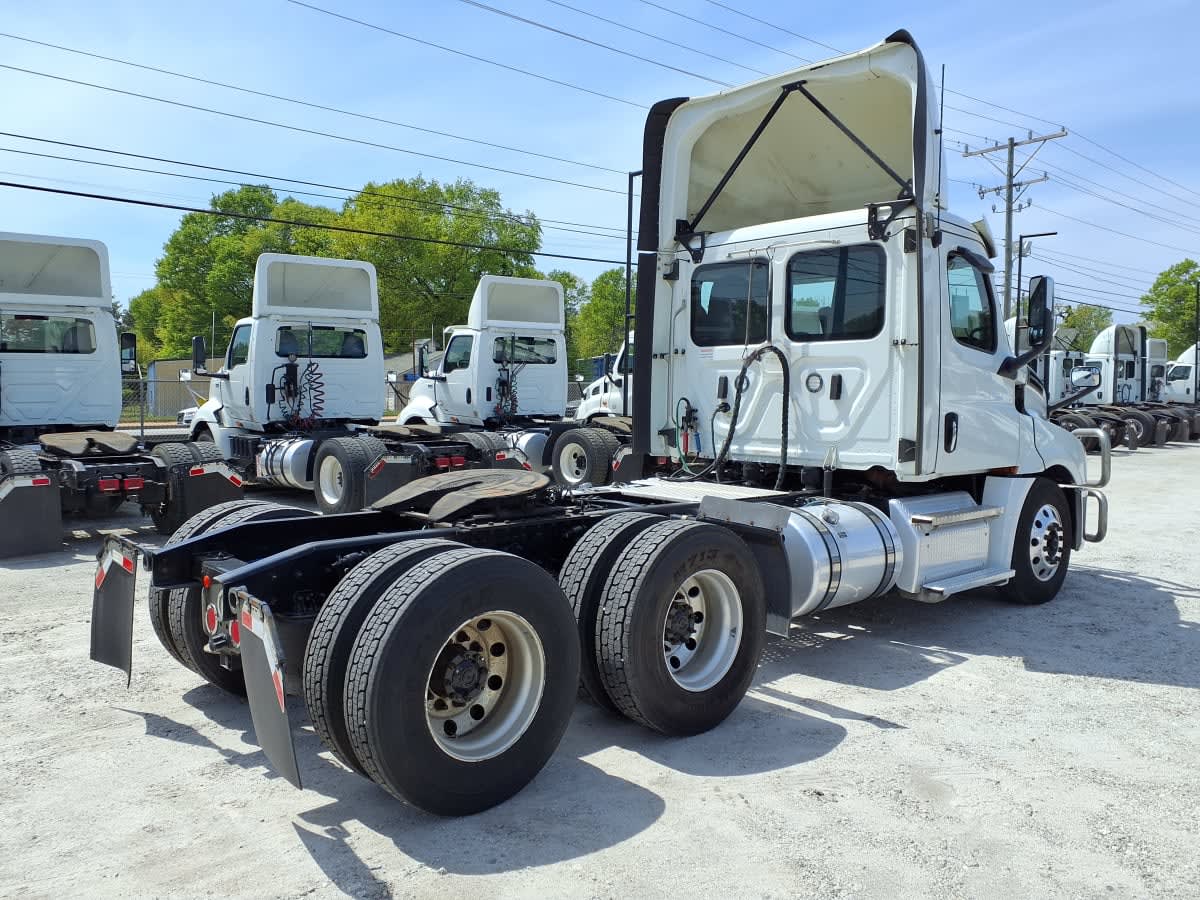 2020 Freightliner Cascadia in Greenville, SC — photo 4