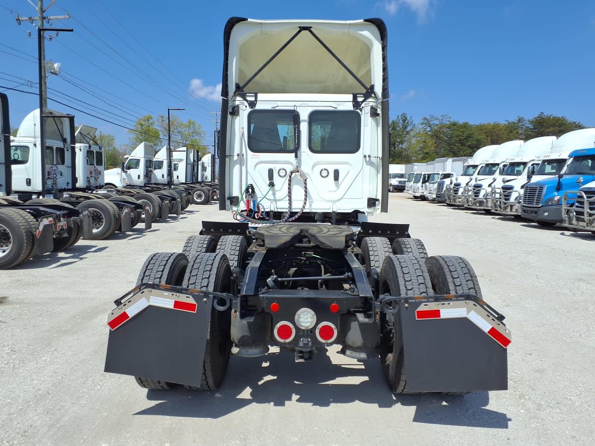 2020 Freightliner Cascadia in Greenville, SC — photo 5