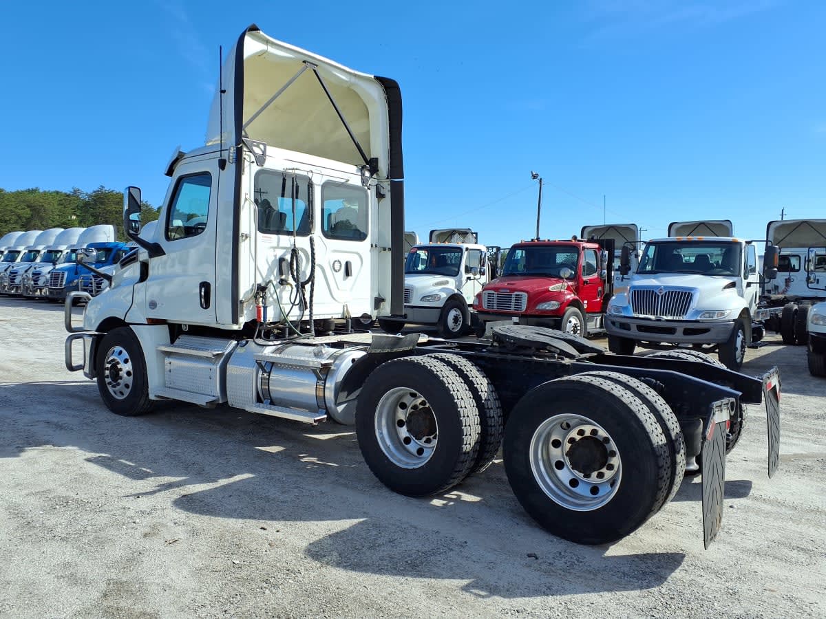 2020 Freightliner Cascadia in Greenville, SC — photo 6