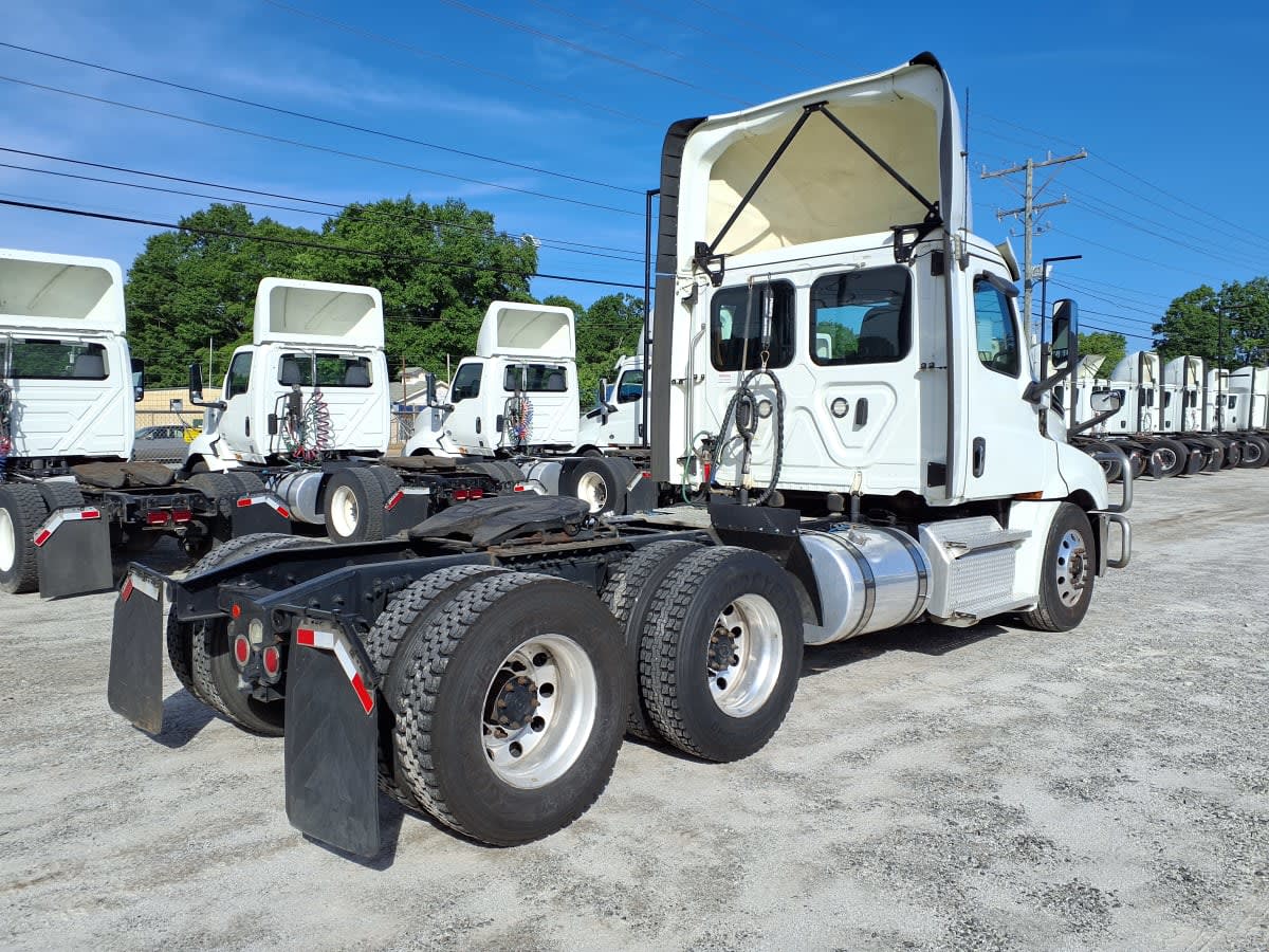 2020 Freightliner Cascadia in Greenville, SC — photo 4