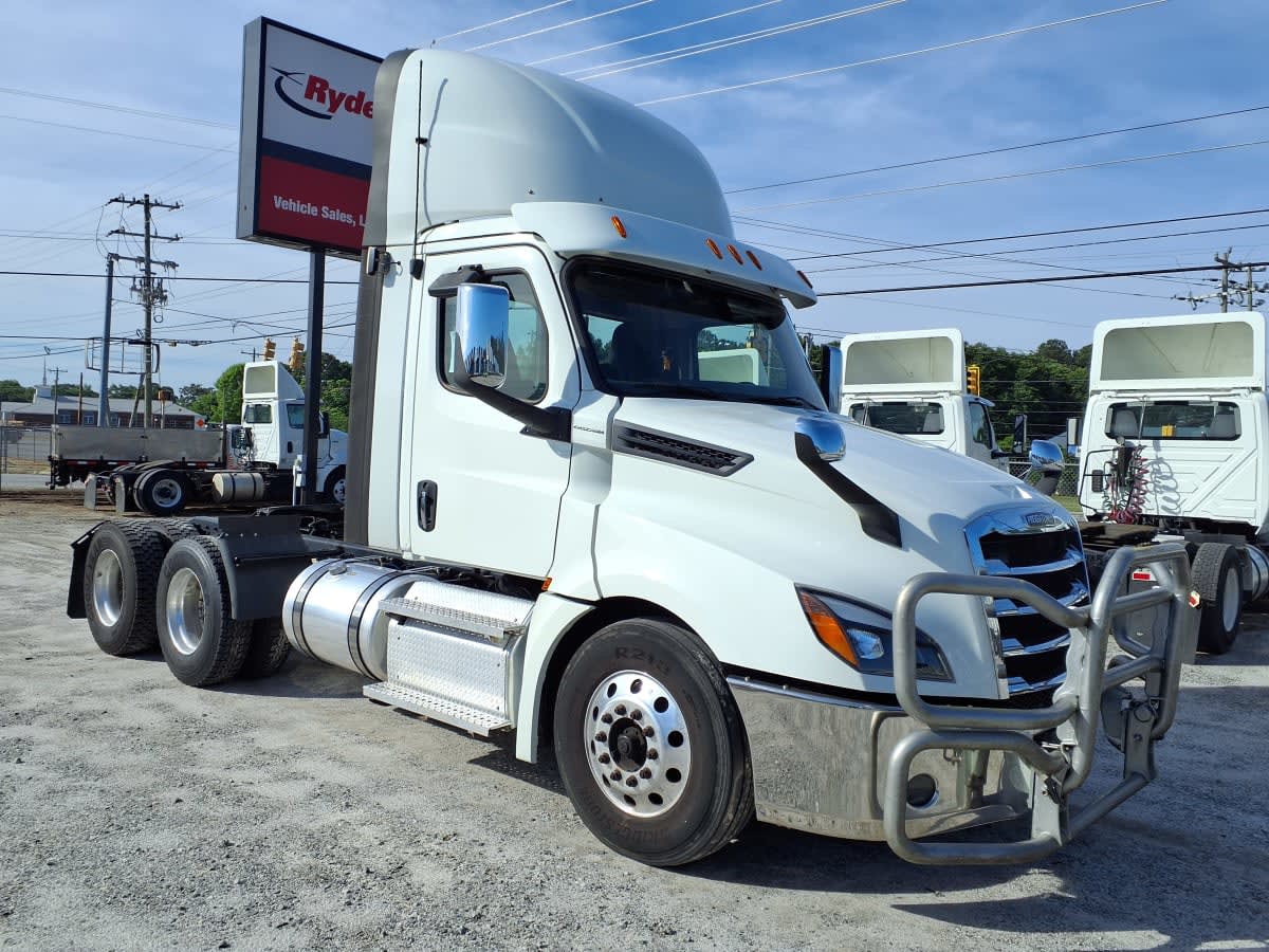 2020 Freightliner Cascadia in Greenville, SC — photo 3
