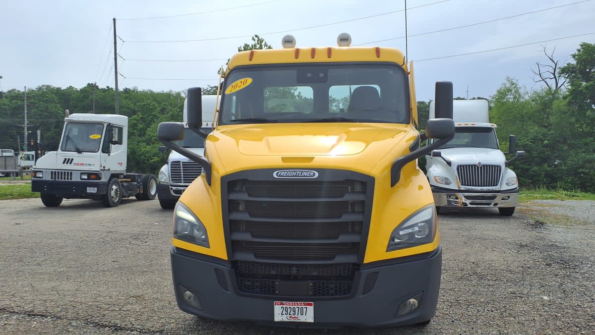 2020 Freightliner Cascadia in West Chester, OH — photo 2