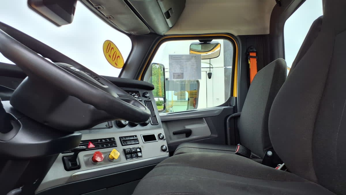 2020 Freightliner Cascadia in West Chester, OH — photo 7