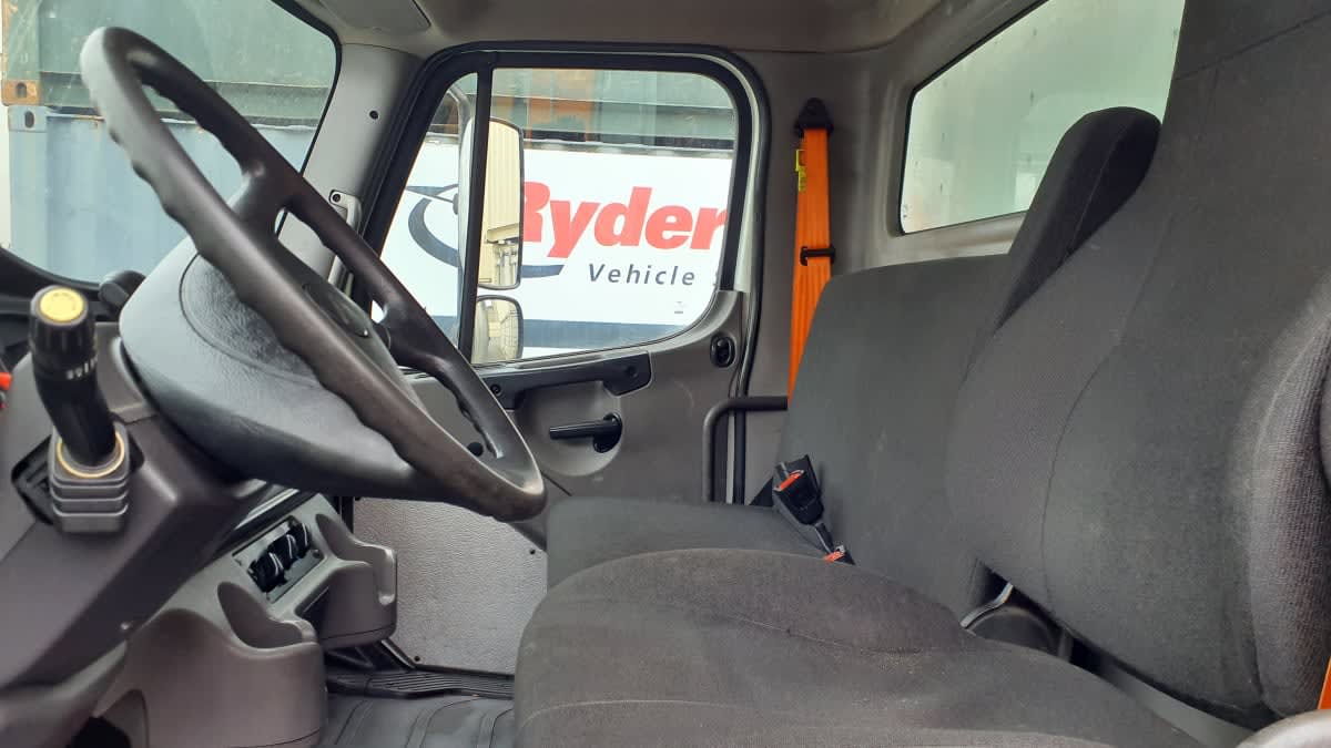 2020 Freightliner M2 106 in Springfield, MA — photo 11