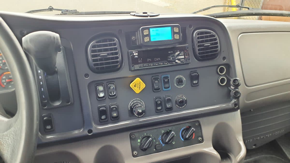 2020 Freightliner M2 106 in Springfield, MA — photo 7