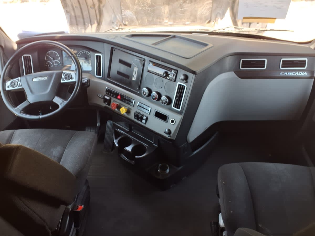 2020 Freightliner Cascadia in Davie, FL — photo 7