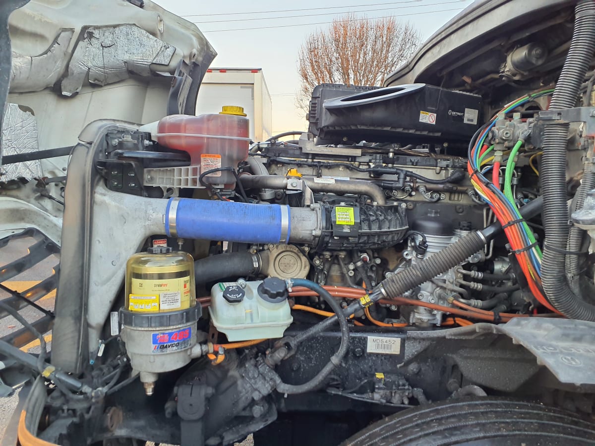 2021 Freightliner Cascadia in Bolingbrook, IL — photo 9