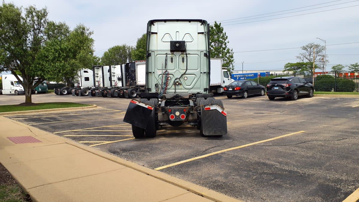 2020 Freightliner Cascadia in Bolingbrook, IL — photo 5