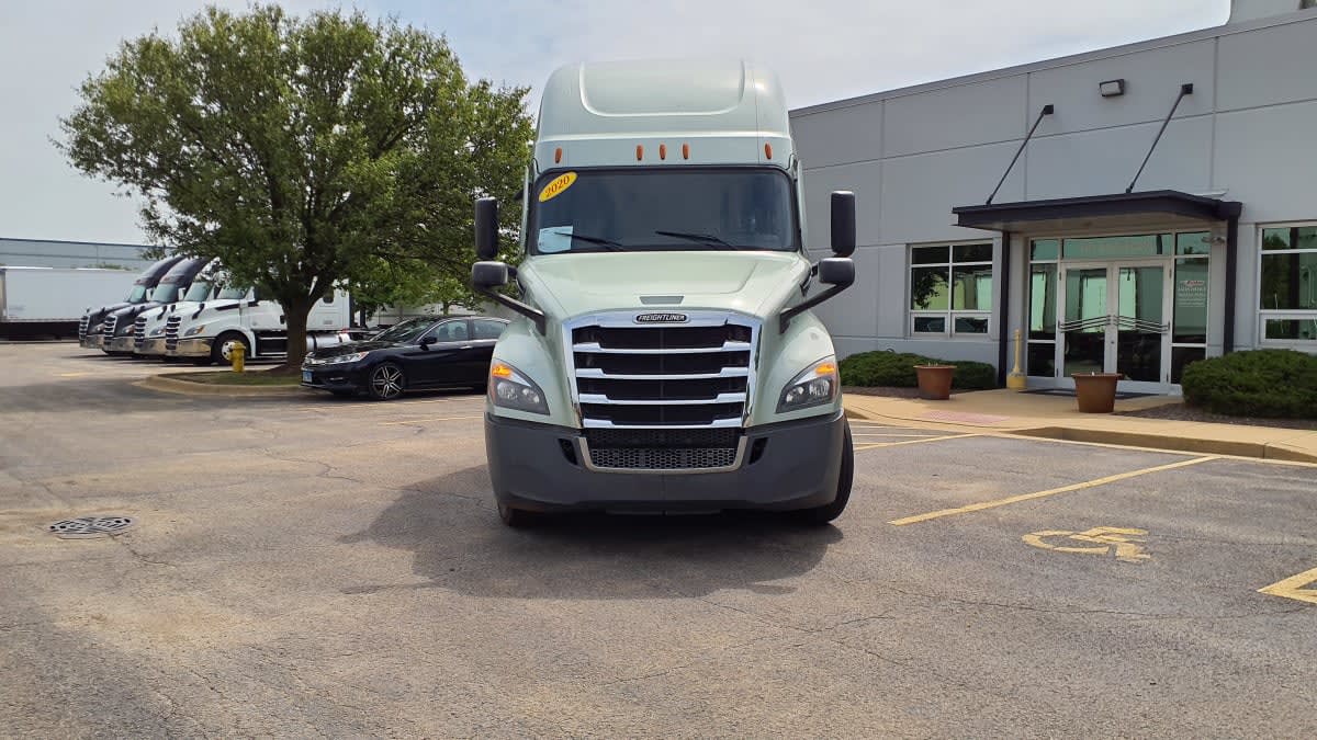 2020 Freightliner Cascadia in Bolingbrook, IL — photo 2