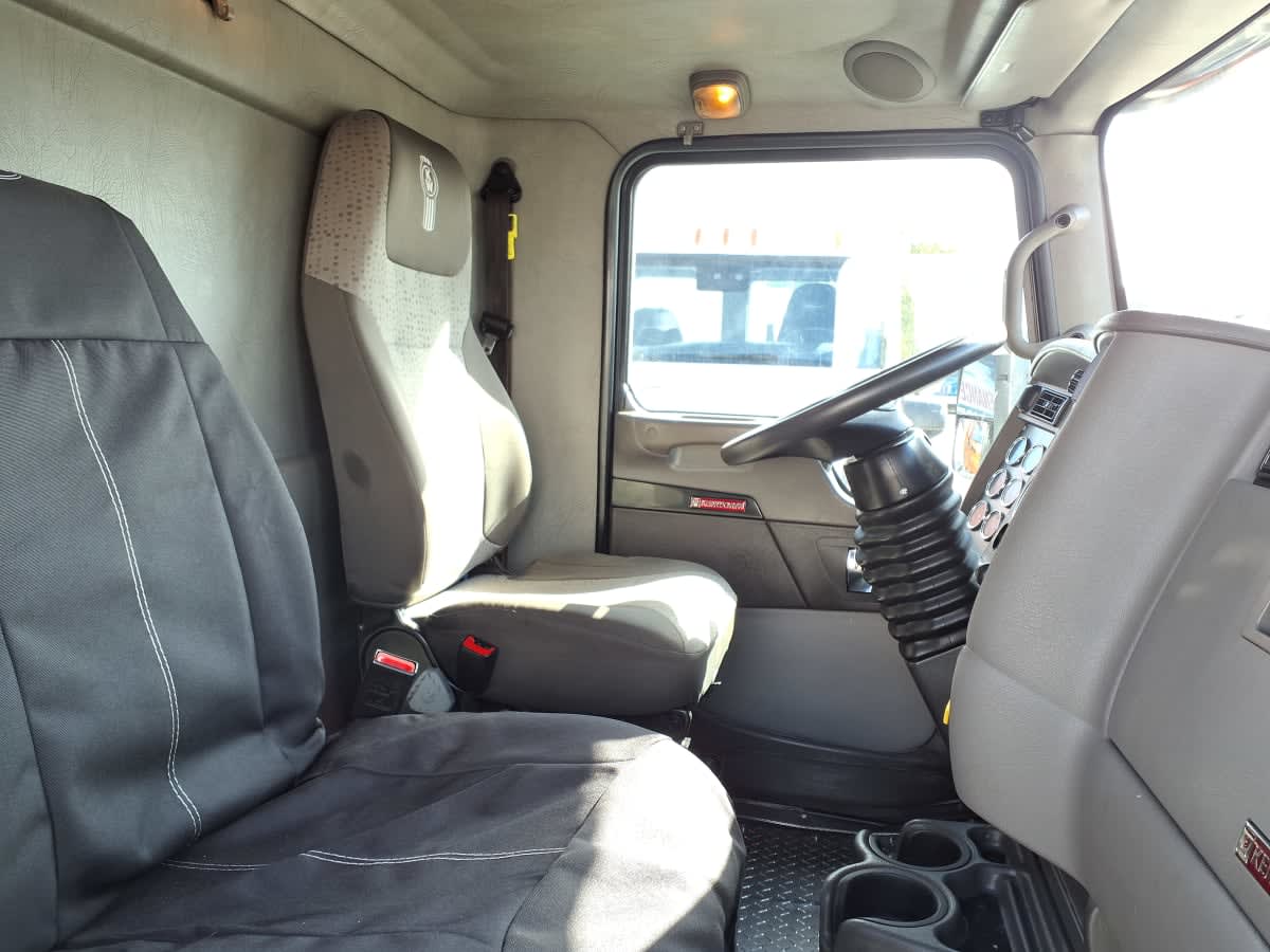 2020 Kenworth T370 in Minneapolis, MN — photo 7