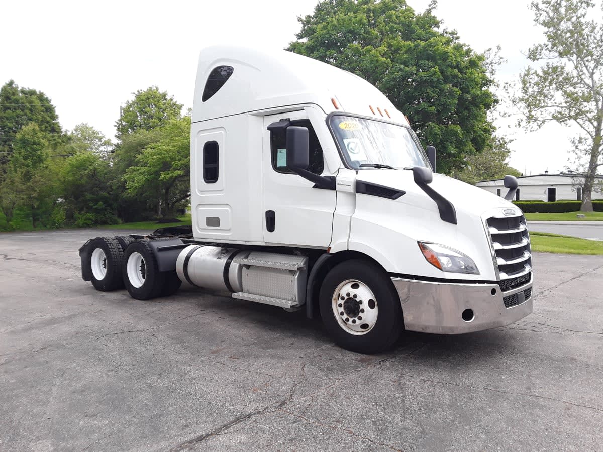 2020 Freightliner Cascadia in Hilliard, OH — photo 3