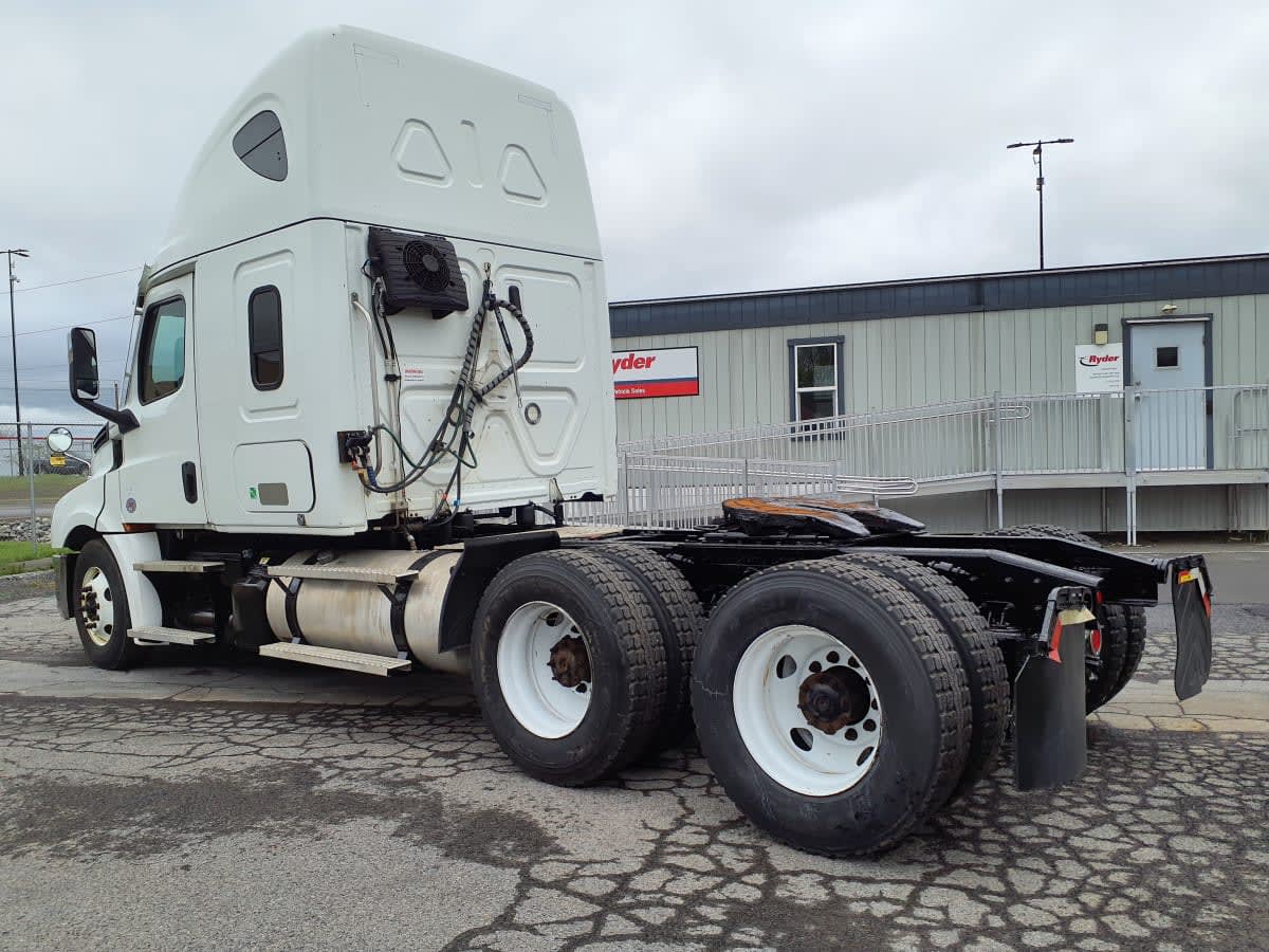 2020 Freightliner Cascadia in Syracuse, NY — photo 6