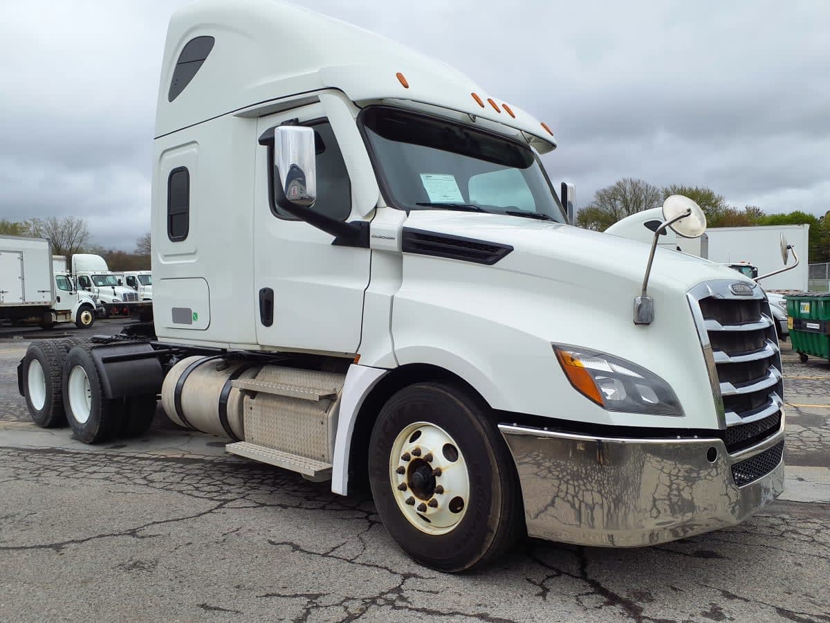 2020 Freightliner Cascadia in Syracuse, NY — photo 3