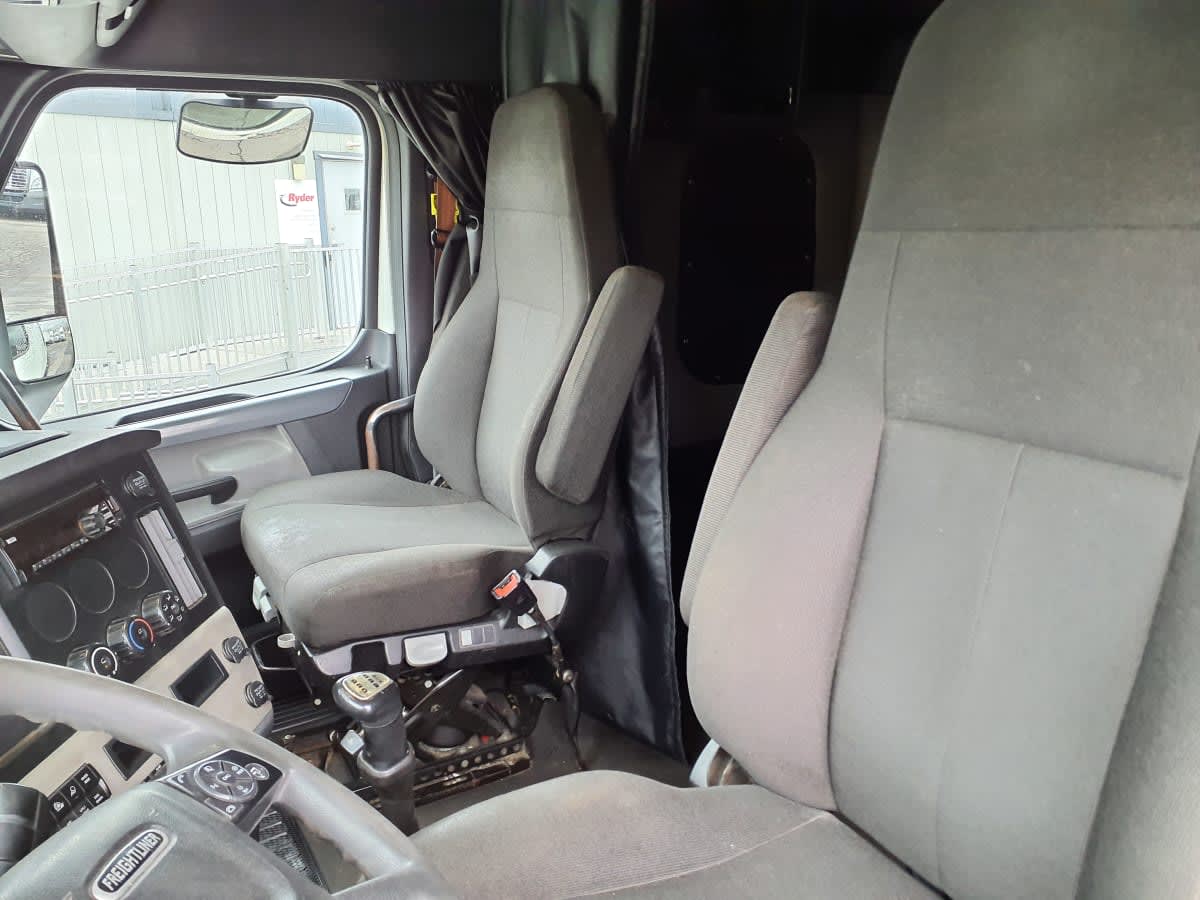 2020 Freightliner Cascadia in Syracuse, NY — photo 7