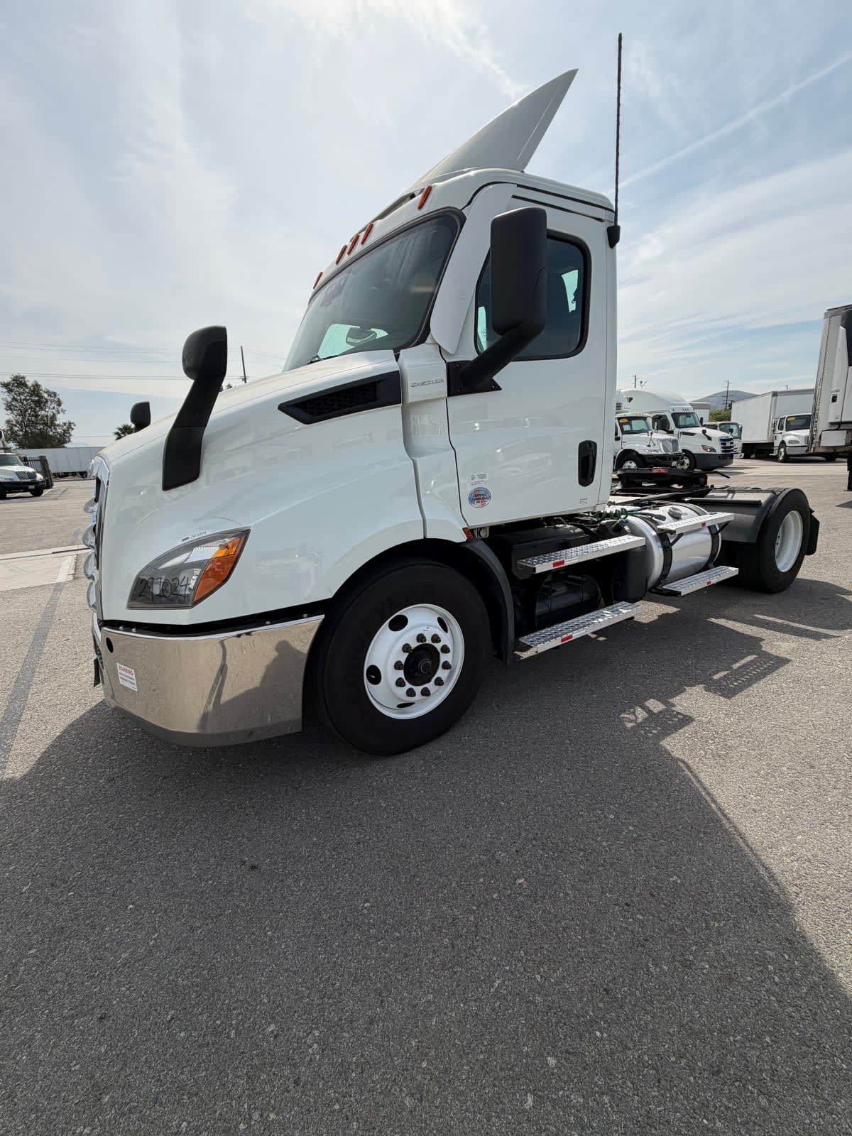 2020 Freightliner Cascadia in Fontana, CA — photo 3