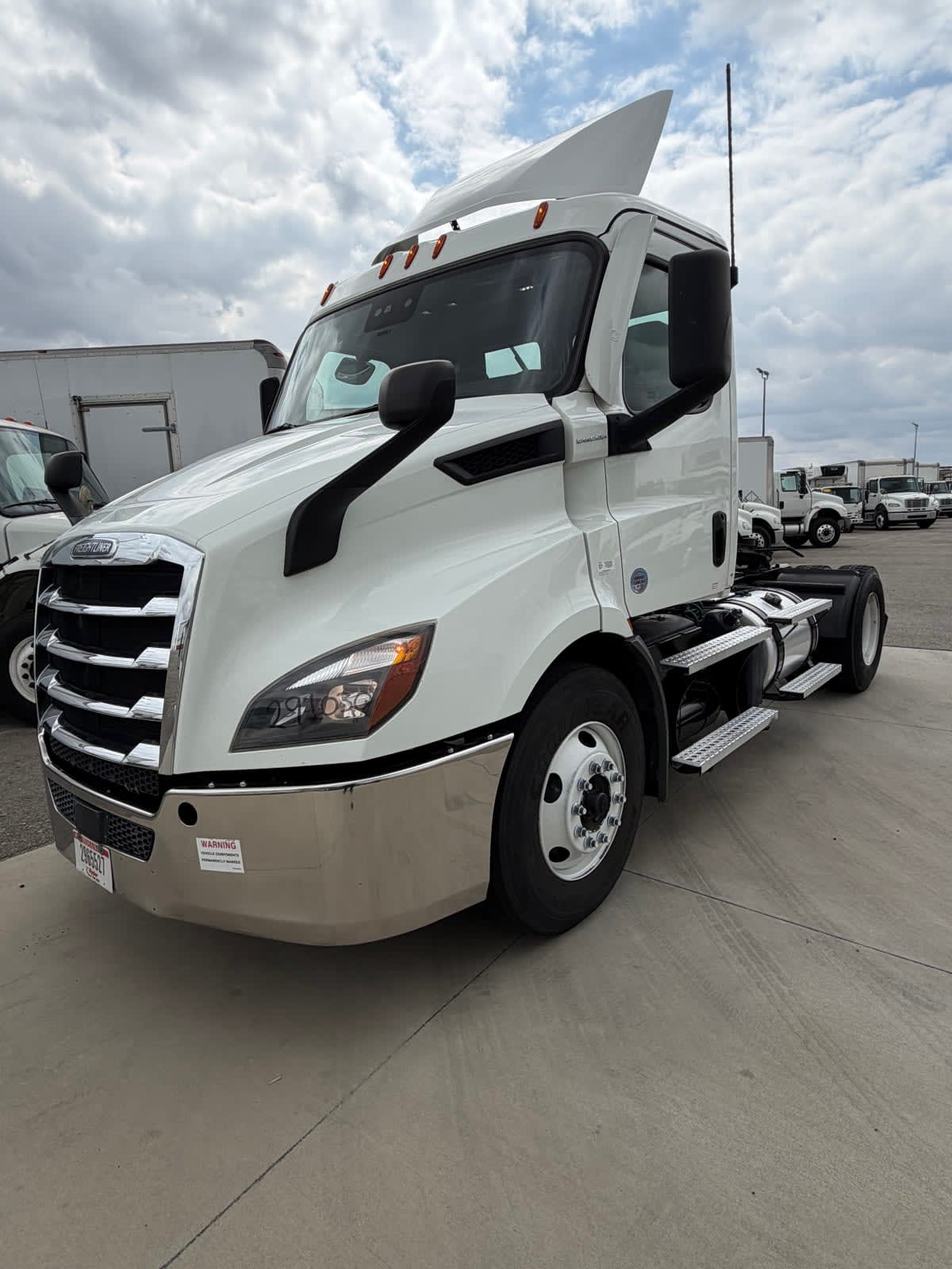 2020 Freightliner Cascadia in Fontana, CA — photo 3