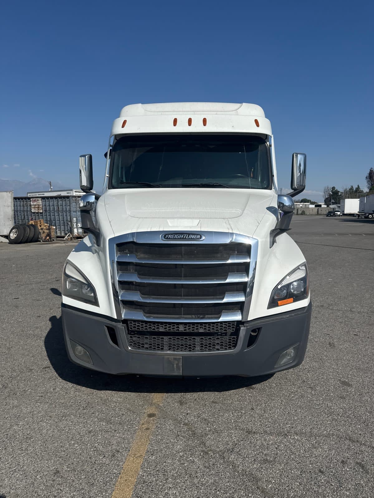 2020 Freightliner Cascadia in Pomona, CA — photo 2