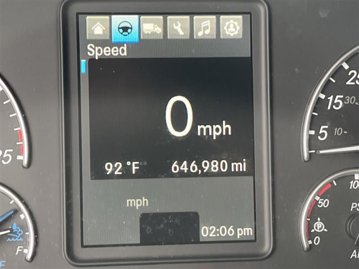 2021 Freightliner Cascadia in Beltsville, MD — photo 10