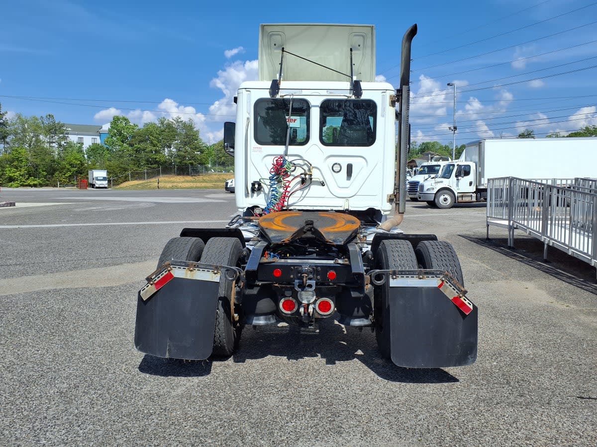2020 Freightliner Cascadia in Knoxville, TN — photo 5