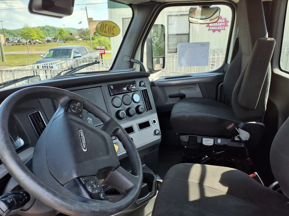 2020 Freightliner Cascadia in Knoxville, TN — photo 7