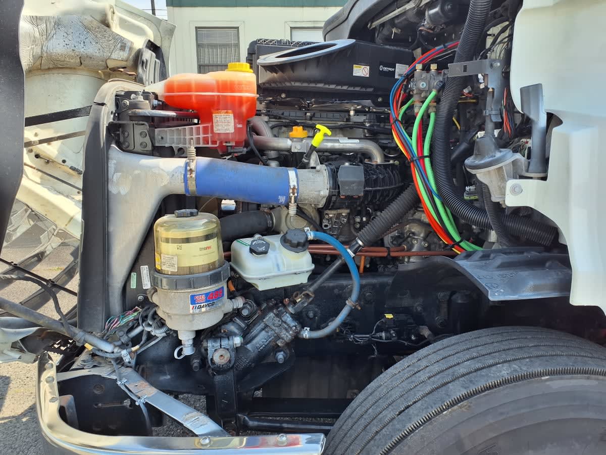 2020 Freightliner Cascadia in Knoxville, TN — photo 8