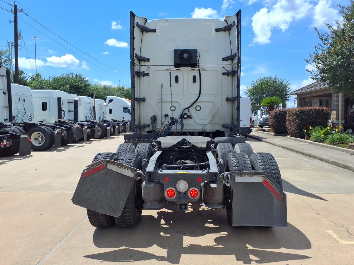 2020 Freightliner Cascadia in Houston, TX — photo 5