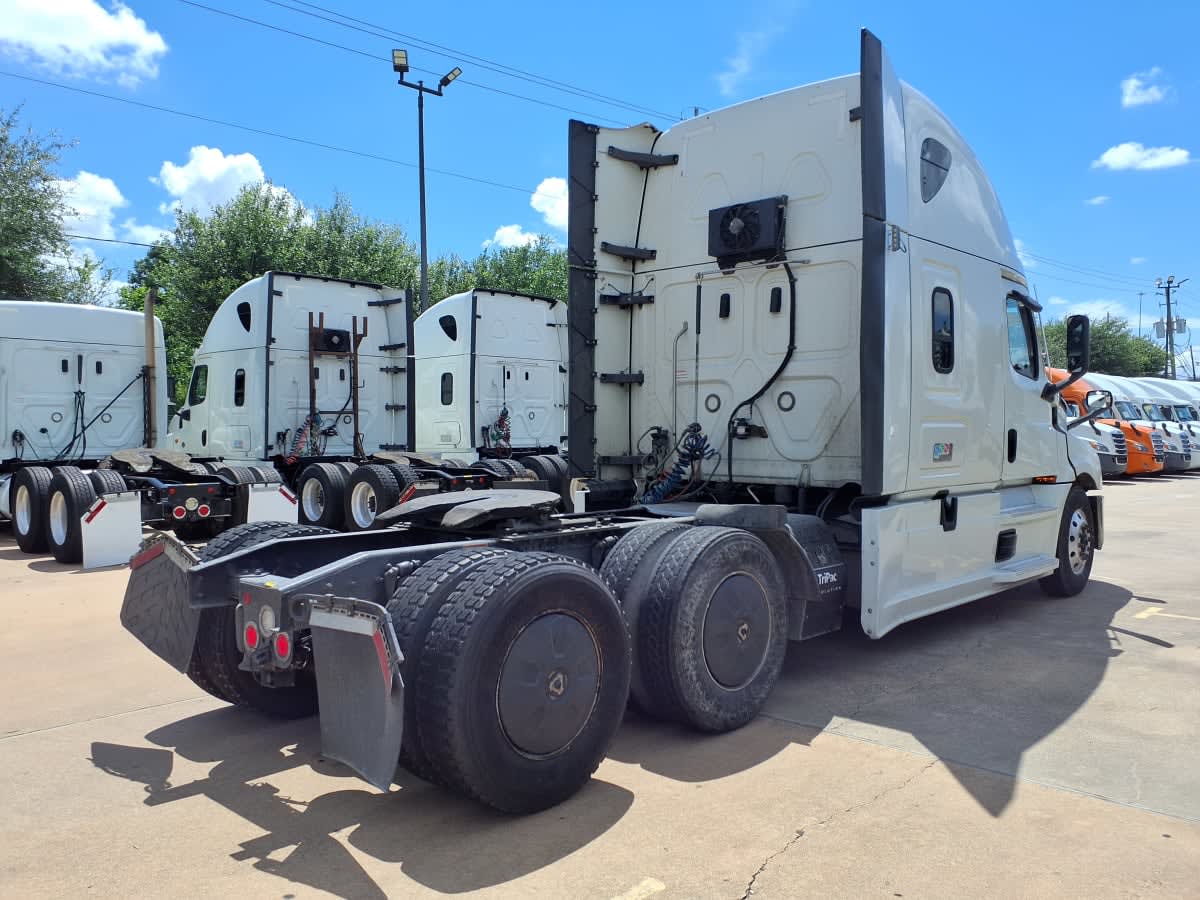 2020 Freightliner Cascadia in Houston, TX — photo 4