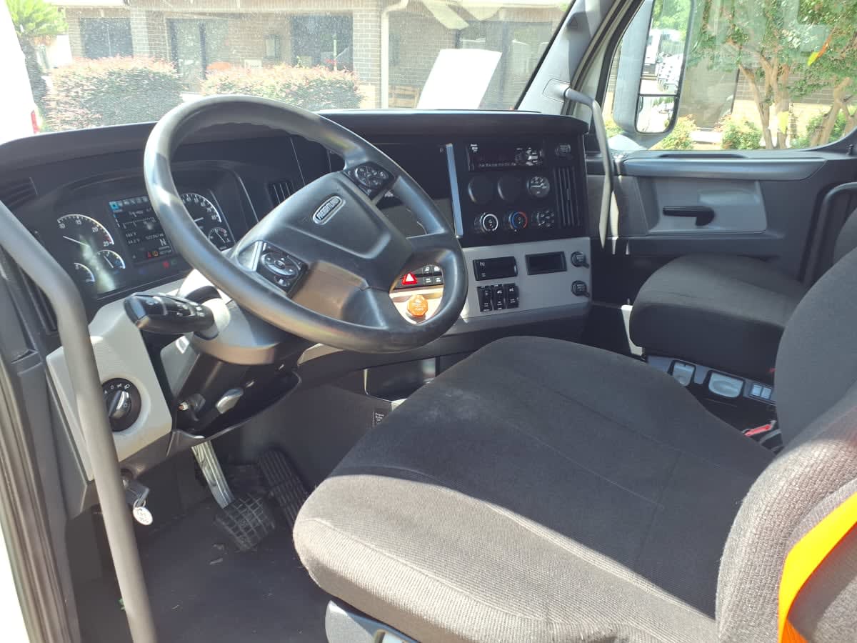 2020 Freightliner Cascadia in Houston, TX — photo 7