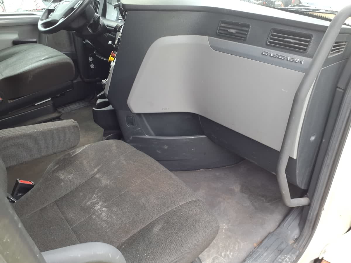 2020 Freightliner Cascadia in Houston, TX — photo 11