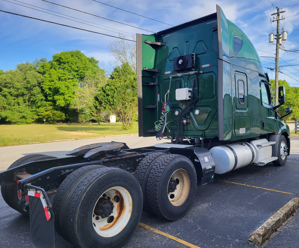 2020 Freightliner Cascadia in Jacksonville, FL — photo 6