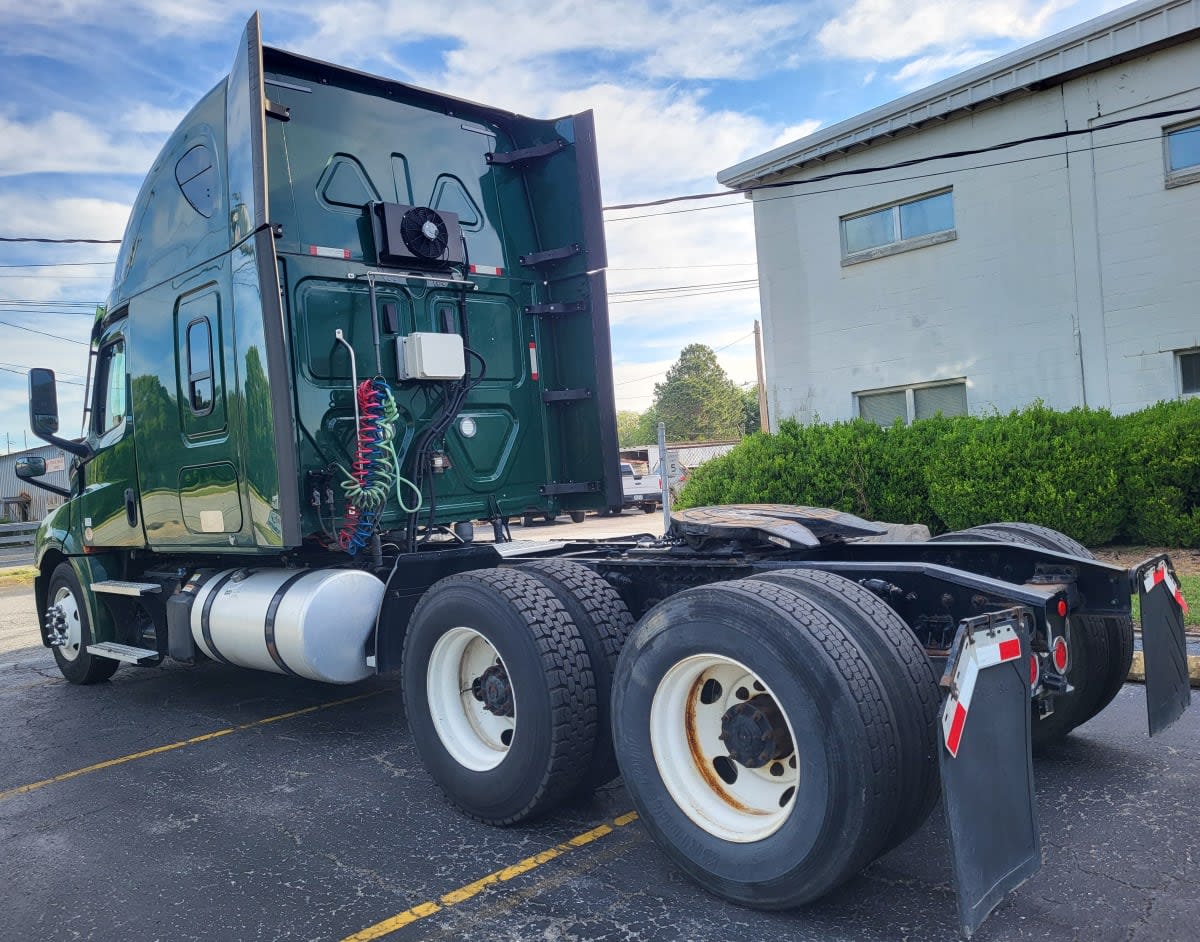 2020 Freightliner Cascadia in Jacksonville, FL — photo 4