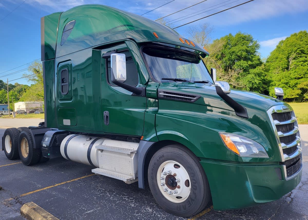2020 Freightliner Cascadia in Jacksonville, FL — photo 3